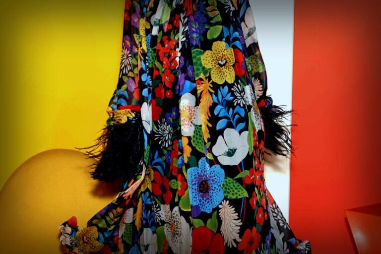 Lisa Rinna’s Glam Makeover at the ‘Palm Royale’ Season Two Premiere