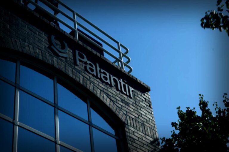 Palantir’s Stock Climbs as Investors Eye Potential Split Before Earnings