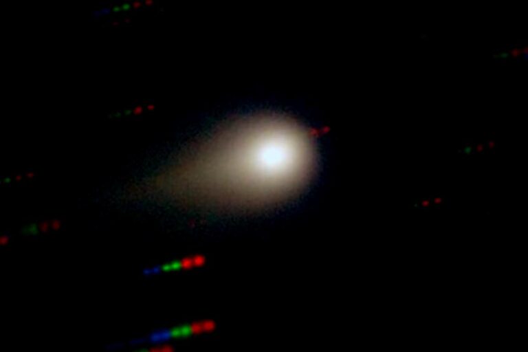 Could an Alien Spaceship Be Here? The Comet 3I/ATLAS Buzz