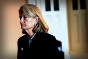 Murkowski Opposes Senate Adjournment Amid Ongoing Shutdown