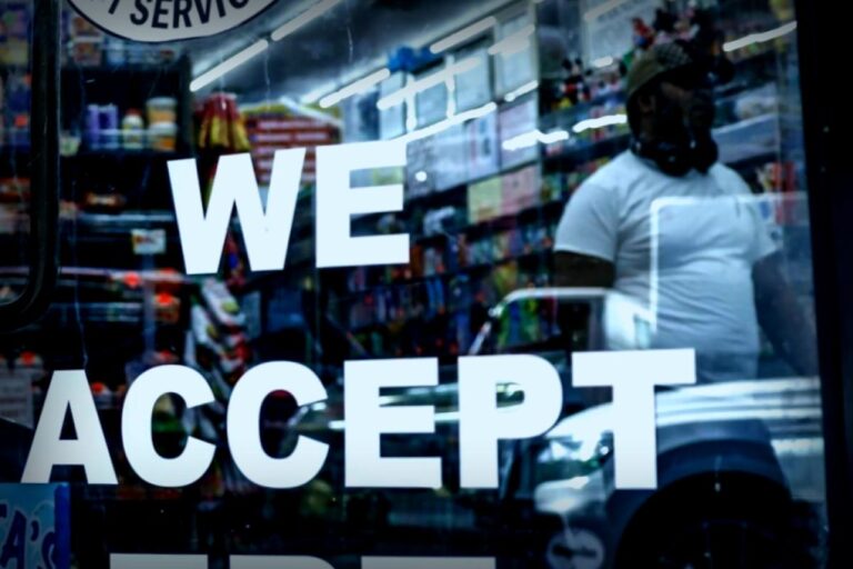 Financial Struggles for Low-Income Families Amidst Looming Aid Cuts