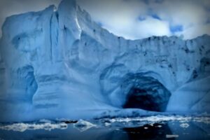 Amazing Discovery: Scientists Find ‘Tiny Time Capsules’ in Hidden Arctic Cave