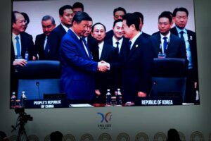 Xi Jinping’s Light-Hearted Moment Over Xiaomi Phone Gift to South Korea’s Leader