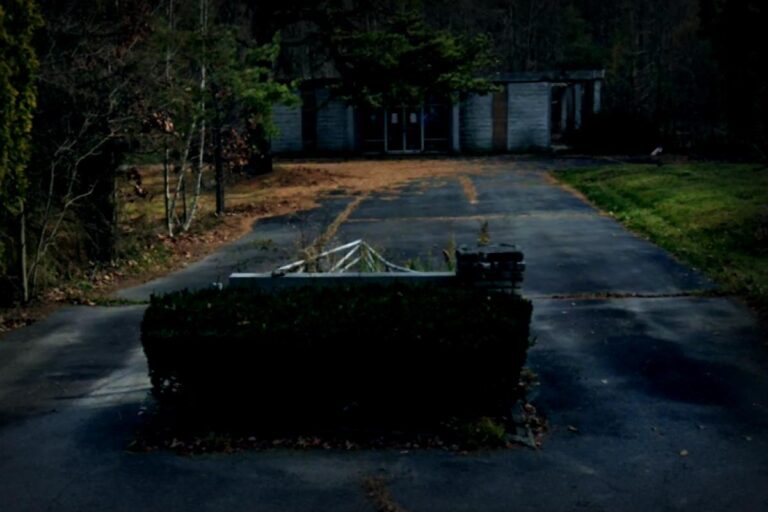 Grandson Seeks Answers After His Grandmother’s Body Is Stolen from Mausoleum in Pennsylvania