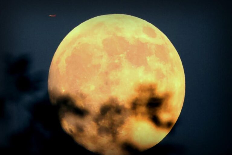 Surprising Lunar Discoveries: China’s Chang’e-6 Mission Uncovers Oxidized Iron