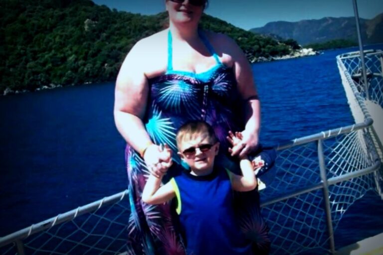 Scottish Woman Achieves Major Weight Loss of 259 lbs Without Surgery After PCOS Struggles