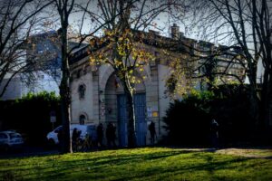 Two Prisoners in Dijon Break Out Using Bedsheets and Homemade Tools