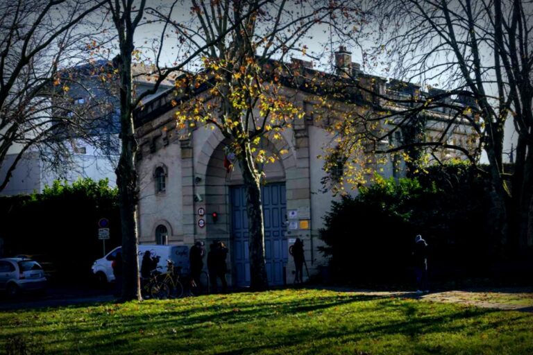 Two Prisoners in Dijon Break Out Using Bedsheets and Homemade Tools