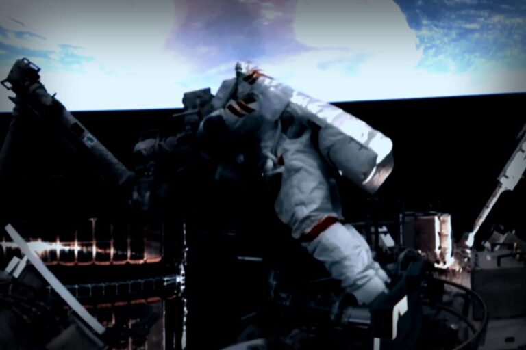 Shenzhou 20 Spacecap’s Windows Damaged by Space Junk: Astronauts Take Action During Historic Spacewalk