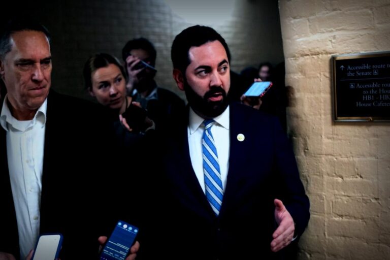 GOP Centrists Join Democrats in Push for ACA Subsidy Vote