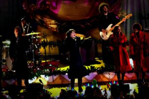 Kelly Clarkson’s Christmas Performance for NFL on Netflix